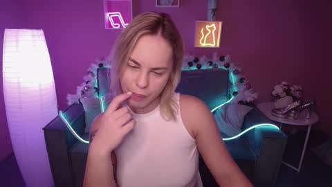 Snapshot of rikaraily chatting on 12/19/24, 05:51 Rika online show from 12/19/24, 05:51