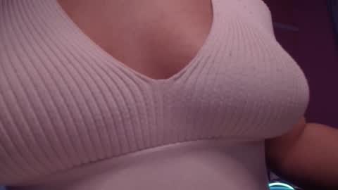 Snapshot of rikaraily chatting on 12/20/24, 09:00 Rika online show from 12/20/24, 09:00