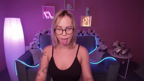 Snapshot of rikaraily chatting on 12/21/24, 06:52 Rika online show from 12/21/24, 06:52