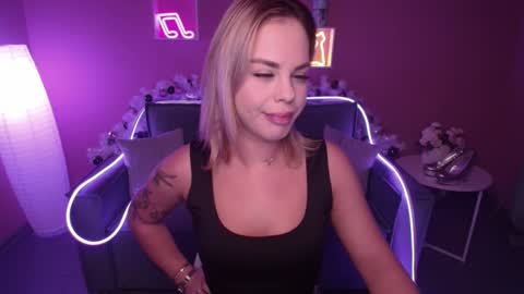 Snapshot of rikaraily chatting on 01/03/25, 05:28 Rika online show from 01/03/25, 05:28