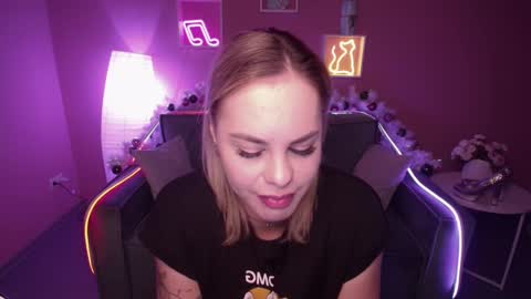 Snapshot of rikaraily chatting on 01/07/25, 05:22 Rika online show from 01/07/25, 05:22