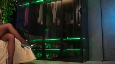    if you wanna buy smth stockingsph etc  custom videos or pics  online show from 12/06/24, 10:27