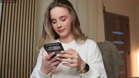 riley_reddd online show from 03/30/26, 05:08