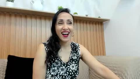 Snapshot of riley_reid_milf chatting on 03/21/26, 01:05 Oriana online show from 03/21/26, 01:05
