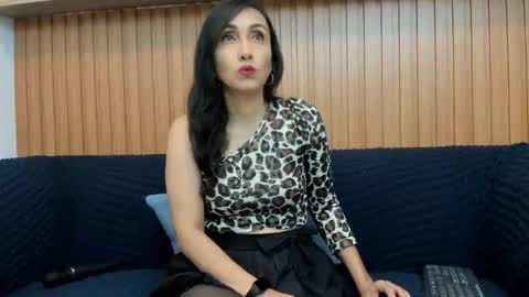 Snapshot of riley_reid_milf chatting on 04/13/26, 12:43 Oriana online show from 04/13/26, 12:43