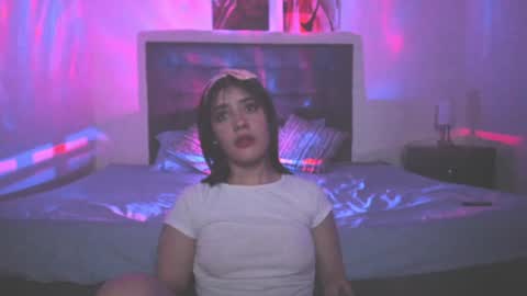 Snapshot of riley_skye_ chatting on 01/20/25, 02:43 RAILEY online show from 01/20/25, 02:43