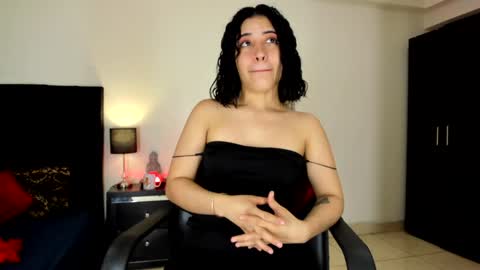 Snapshot of riley_skye_ chatting on 01/21/25, 11:03 RAILEY online show from 01/21/25, 11:03