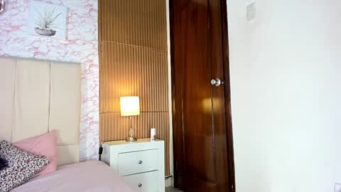 Snapshot of riley_skye_ chatting on 02/10/25, 07:26 RAILEY online show from 02/10/25, 07:26