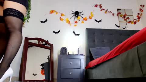 Snapshot of riley_skye_ chatting on 10/31/25, 07:37 RAILEY online show from 10/31/25, 07:37