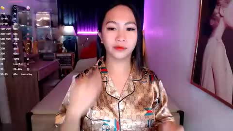 Snapshot of rileymillerx chatting on 01/17/25, 12:31 Riley online show from 01/17/25, 12:31