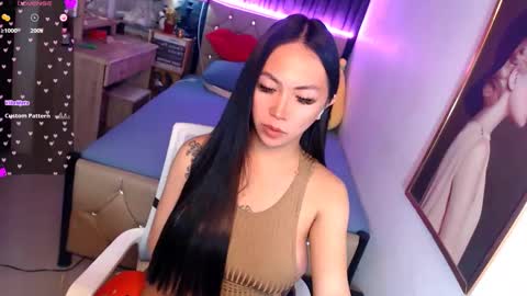 Snapshot of rileymillerx chatting on 02/07/25, 04:06 Riley online show from 02/07/25, 04:06