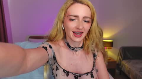 Snapshot of rinacandy chatting on 12/18/24, 05:37 SweetRina online show from 12/18/24, 05:37