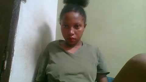 Snapshot of rinah654271 chatting on 04/21/26, 02:51 rinah654271 online show from 04/21/26, 02:51