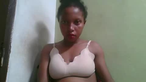 Snapshot of rinah654271 chatting on 04/27/26, 02:48 rinah654271 online show from 04/27/26, 02:48