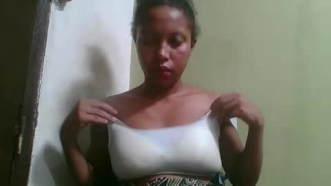 Snapshot of rinah654271 chatting on 04/28/26, 02:33 rinah654271 online show from 04/28/26, 02:33