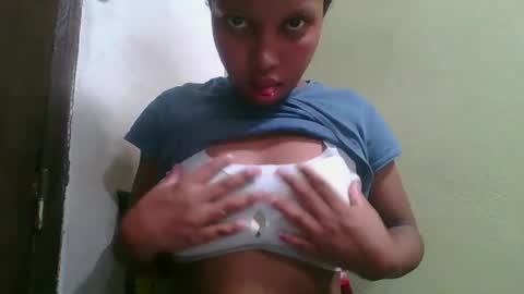 Snapshot of rinah654271 chatting on 05/28/26, 02:58 rinah654271 online show from 05/28/26, 02:58