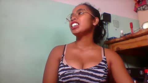 Snapshot of rinah856024 chatting on 04/19/26, 04:06 rinah856024 online show from 04/19/26, 04:06