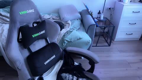 Snapshot of ripper_66 chatting on 02/07/25, 12:28   DianaBrite            fansl y online show from 02/07/25, 12:28