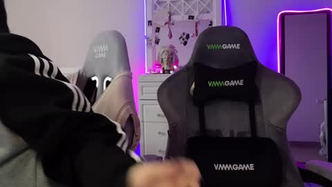 Snapshot of ripper_66 chatting on 02/09/25, 12:19   DianaBrite            fansl y online show from 02/09/25, 12:19