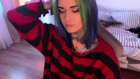 Snapshot of ripper_66 chatting on 10/03/25, 12:57   DianaBrite            fansl y online show from 10/03/25, 12:57