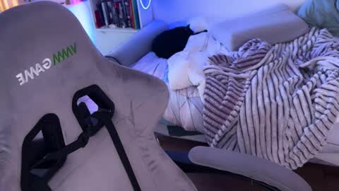 Snapshot of ripper_66 chatting on 10/06/25, 11:18   DianaBrite            fansl y online show from 10/06/25, 11:18