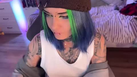 Snapshot of ripper_66 chatting on 10/07/25, 01:19   DianaBrite            fansl y online show from 10/07/25, 01:19