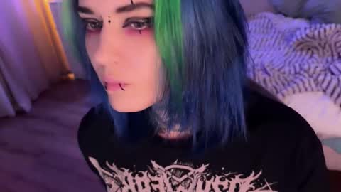 Snapshot of ripper_66 chatting on 10/16/25, 05:25   DianaBrite            fansl y online show from 10/16/25, 05:25