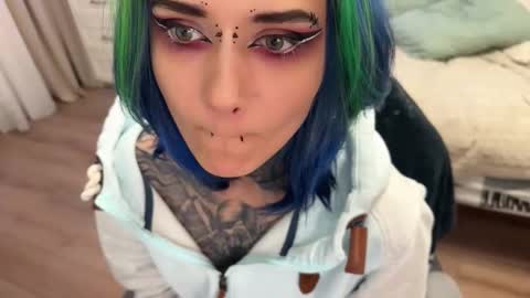 Snapshot of ripper_66 chatting on 10/24/25, 02:13   DianaBrite            fansl y online show from 10/24/25, 02:13