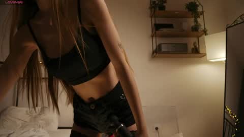 Snapshot of riri_kikki chatting on 04/18/26, 04:11 DARIA online show from 04/18/26, 04:11