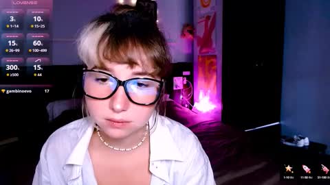 Snapshot of riri_rich chatting on 09/13/25, 04:23 Rita online show from 09/13/25, 04:23