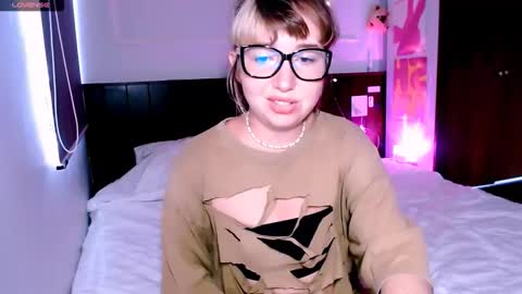 Snapshot of riri_rich chatting on 09/28/25, 06:30 Rita online show from 09/28/25, 06:30