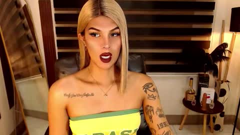 riri online show from 11/19/25, 07:08