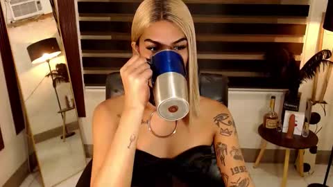 riri online show from 12/18/25, 10:10