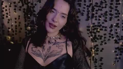 Snapshot of risha_laass chatting on 11/28/25, 08:00 risha_laass online show from 11/28/25, 08:00