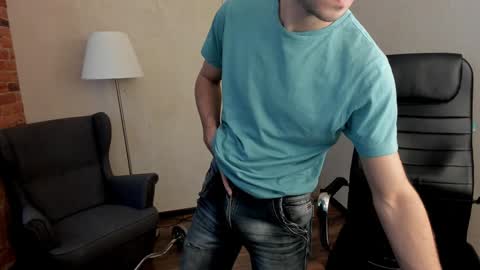 Snapshot of rishu_ chatting on 02/05/25, 01:22 VAnitas online show from 02/05/25, 01:22