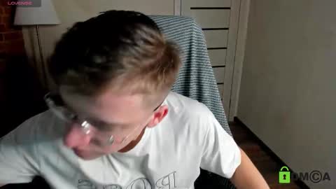 Snapshot of rishu_ chatting on 11/13/25, 11:31 VAnitas online show from 11/13/25, 11:31