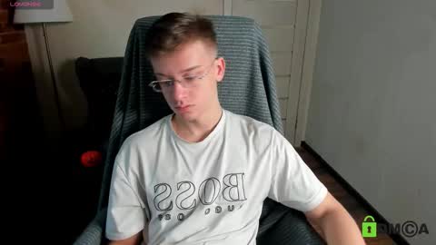 Snapshot of rishu_ chatting on 11/16/25, 10:43 VAnitas online show from 11/16/25, 10:43