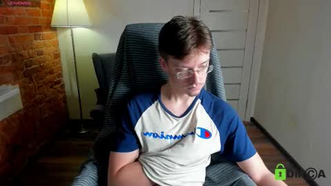 Snapshot of rishu_ chatting on 12/19/25, 12:45 VAnitas online show from 12/19/25, 12:45