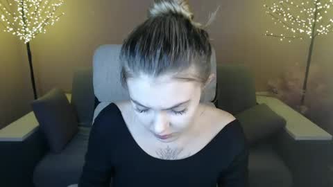 Snapshot of ritaneer chatting on 12/17/24, 09:07 ritaneer online show from 12/17/24, 09:07