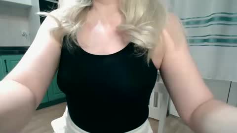 Snapshot of ritarita111 chatting on 12/08/24, 05:33 Rita online show from 12/08/24, 05:33