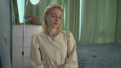 Akemi online show from 04/15/26, 04:19