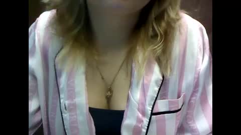 Snapshot of riveramaureen chatting on 12/09/24, 08:22 RiveraMaureen online show from 12/09/24, 08:22