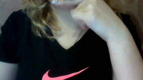 Snapshot of riveramaureen chatting on 12/16/24, 02:16 RiveraMaureen online show from 12/16/24, 02:16