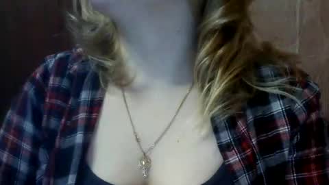 Snapshot of riveramaureen chatting on 12/17/24, 01:49 RiveraMaureen online show from 12/17/24, 01:49