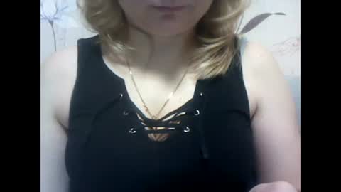 Snapshot of riveramaureen chatting on 12/20/24, 01:00 RiveraMaureen online show from 12/20/24, 01:00