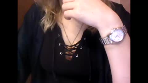 Snapshot of riveramaureen chatting on 12/23/24, 09:40 RiveraMaureen online show from 12/23/24, 09:40