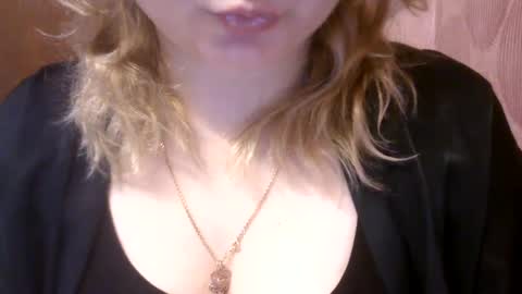 Snapshot of riveramaureen chatting on 01/04/25, 10:45 RiveraMaureen online show from 01/04/25, 10:45