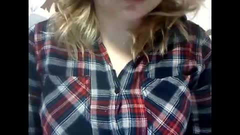 Snapshot of riveramaureen chatting on 01/05/25, 04:16 RiveraMaureen online show from 01/05/25, 04:16