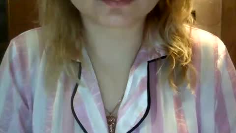 Snapshot of riveramaureen chatting on 01/10/25, 06:42 RiveraMaureen online show from 01/10/25, 06:42