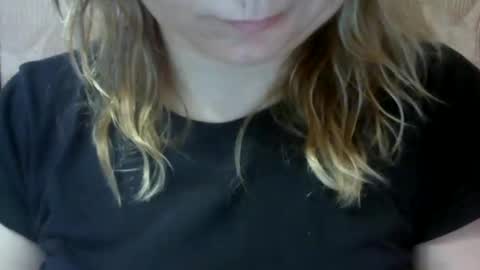 Snapshot of riveramaureen chatting on 02/14/25, 06:29 RiveraMaureen online show from 02/14/25, 06:29